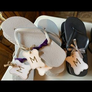 Flip flops with size tags (set of 15)